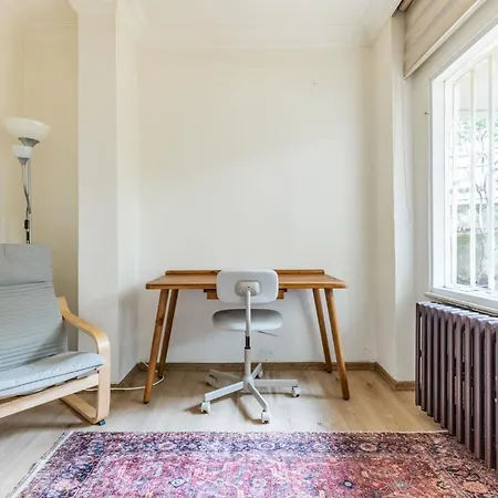 Stylish Flat With Central Location In Kadikoy דירה איסטמבול